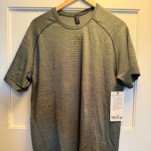 Lululemon Metal vent Mens t-shirt